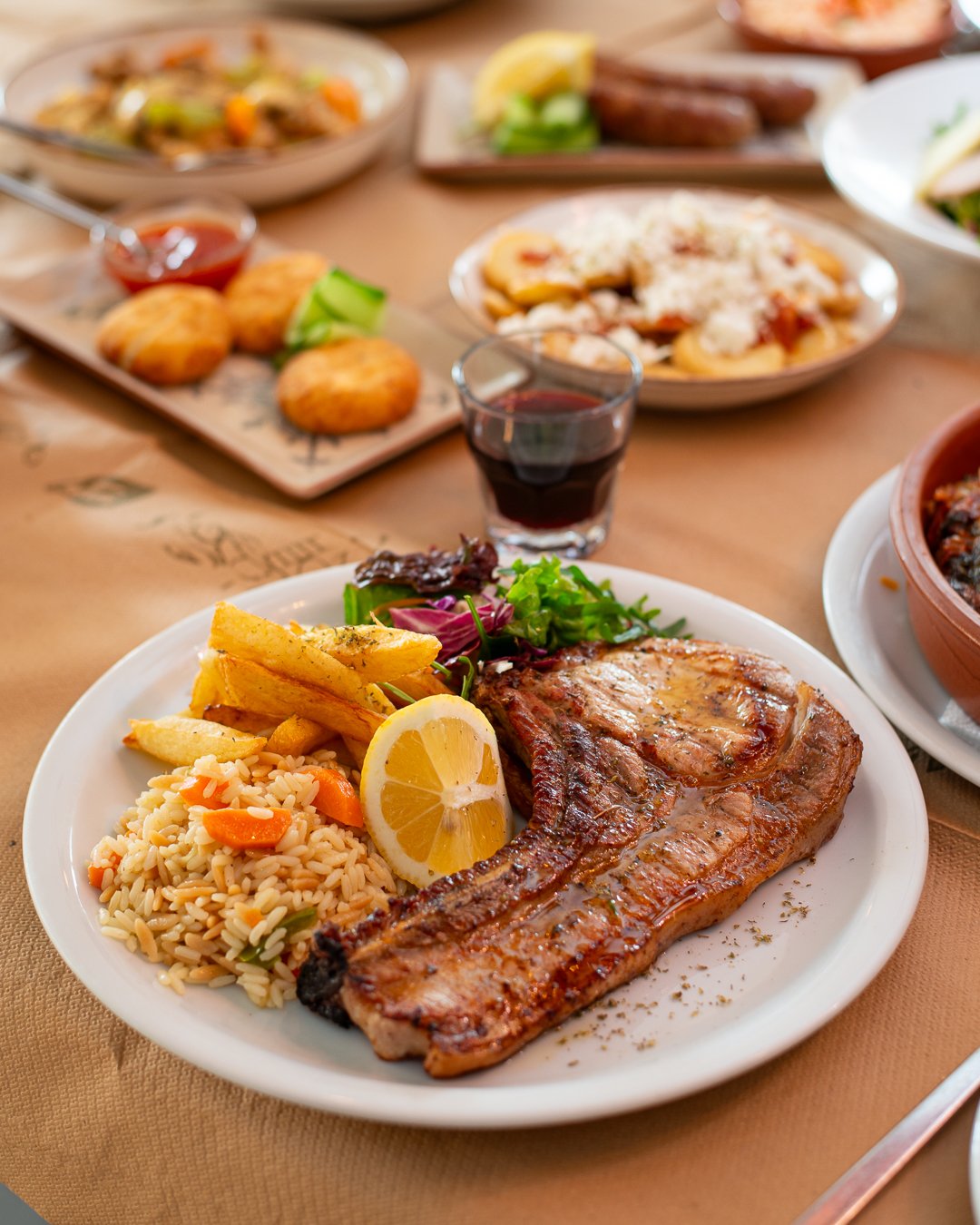 A freshly prepared meat dish served at Yiarenis