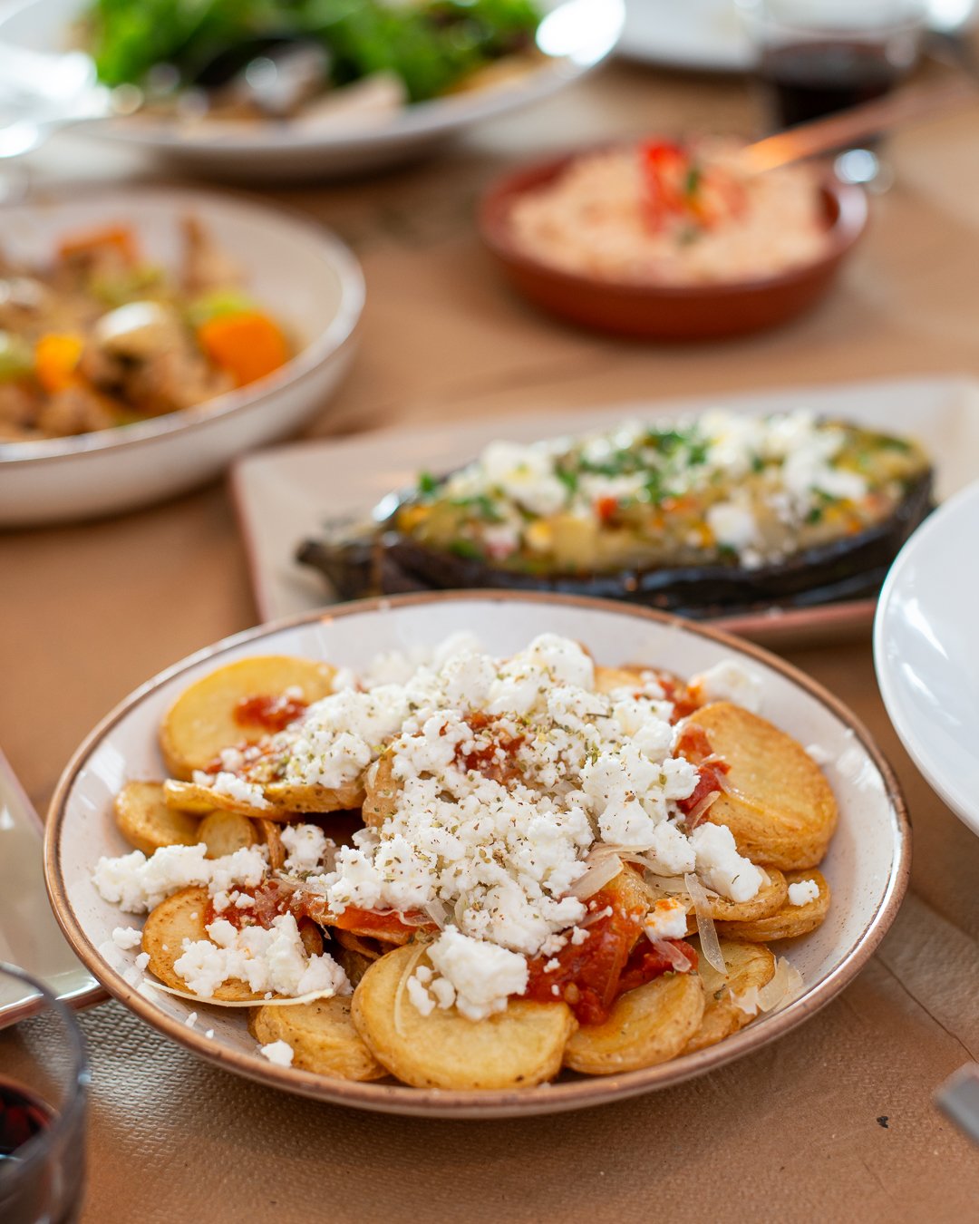 _FRG8250 Potatoes topped with cheese and tomato